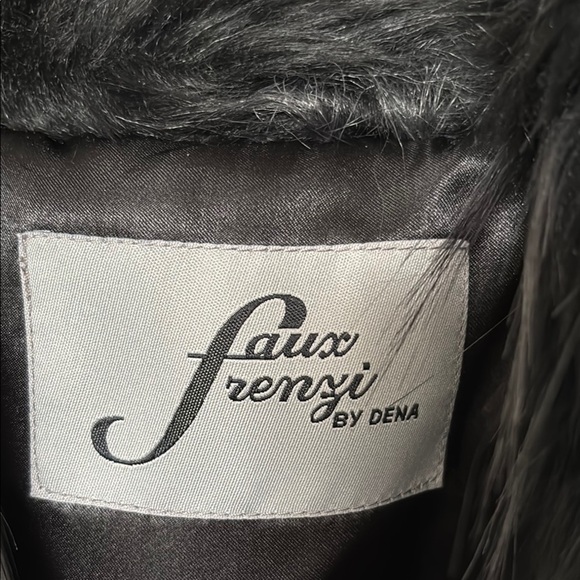 Faux Frenzi Faux Fur Black Vest with Belt size Small - Picture 3 of 13